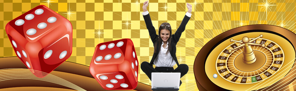 femme heureuse devant pc casino en ligne